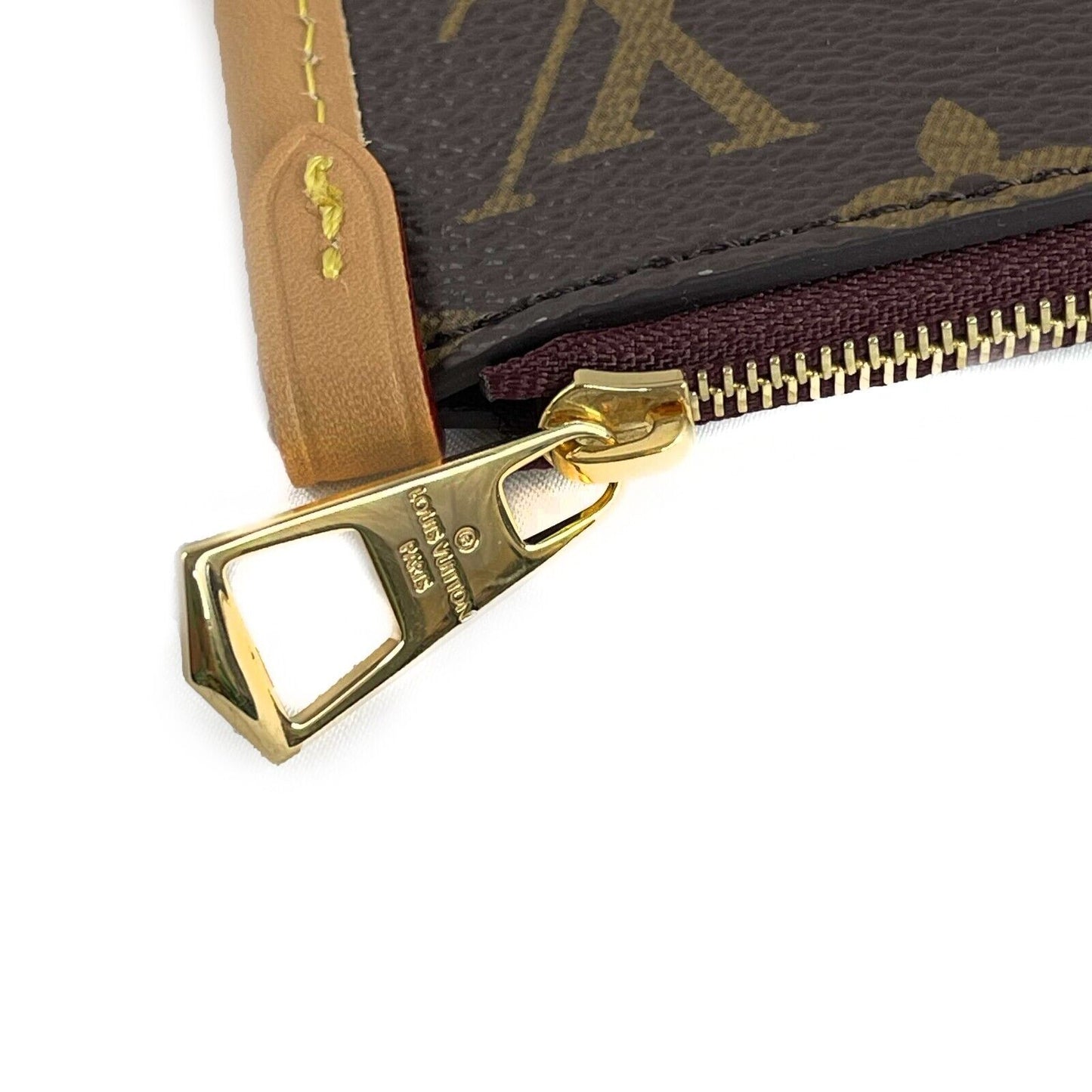 Louis Vuitton - LV Carry All MM Pochette in Monogram Canvas - Brown Wristlet