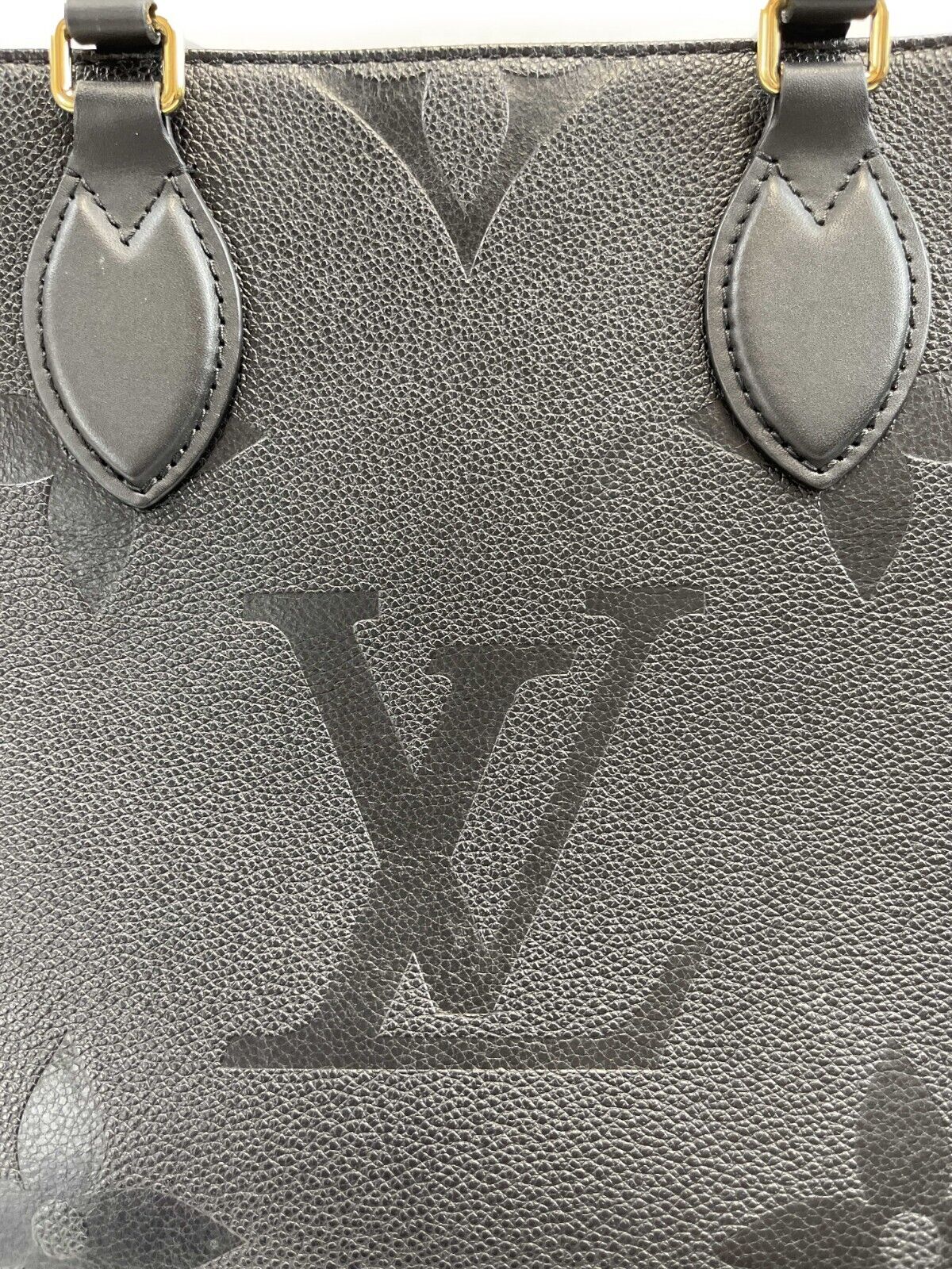 Louis Vuitton - LV OnTheGo MM - Black Leather Tote w/ Shoulder Strap