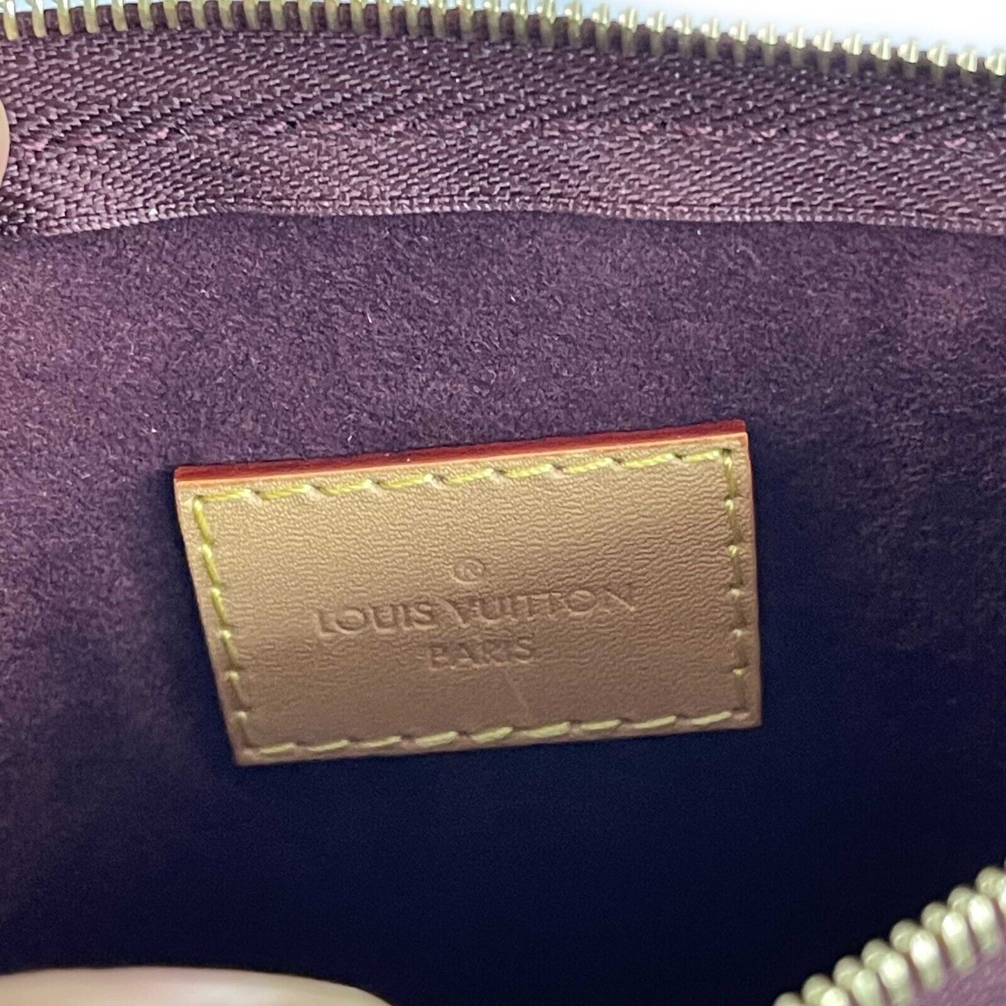 Louis Vuitton - LV Carry All MM Pochette in Monogram Canvas - Brown Wristlet