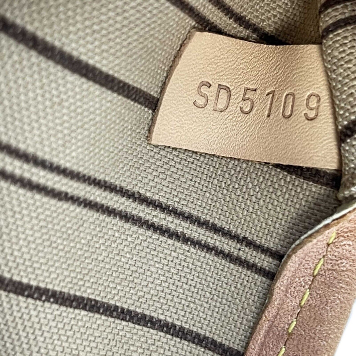 Louis Vuitton - LV Neverfull MM - Brown Monogram Tote w/ Pouch