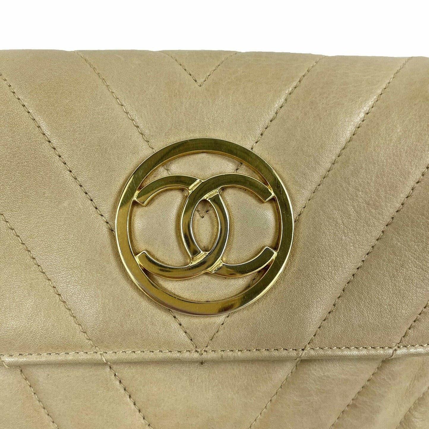 CHANEL - 90's Vintage Chevron Flap 24k - CC logo - Beige / Gold-tone Crossbody