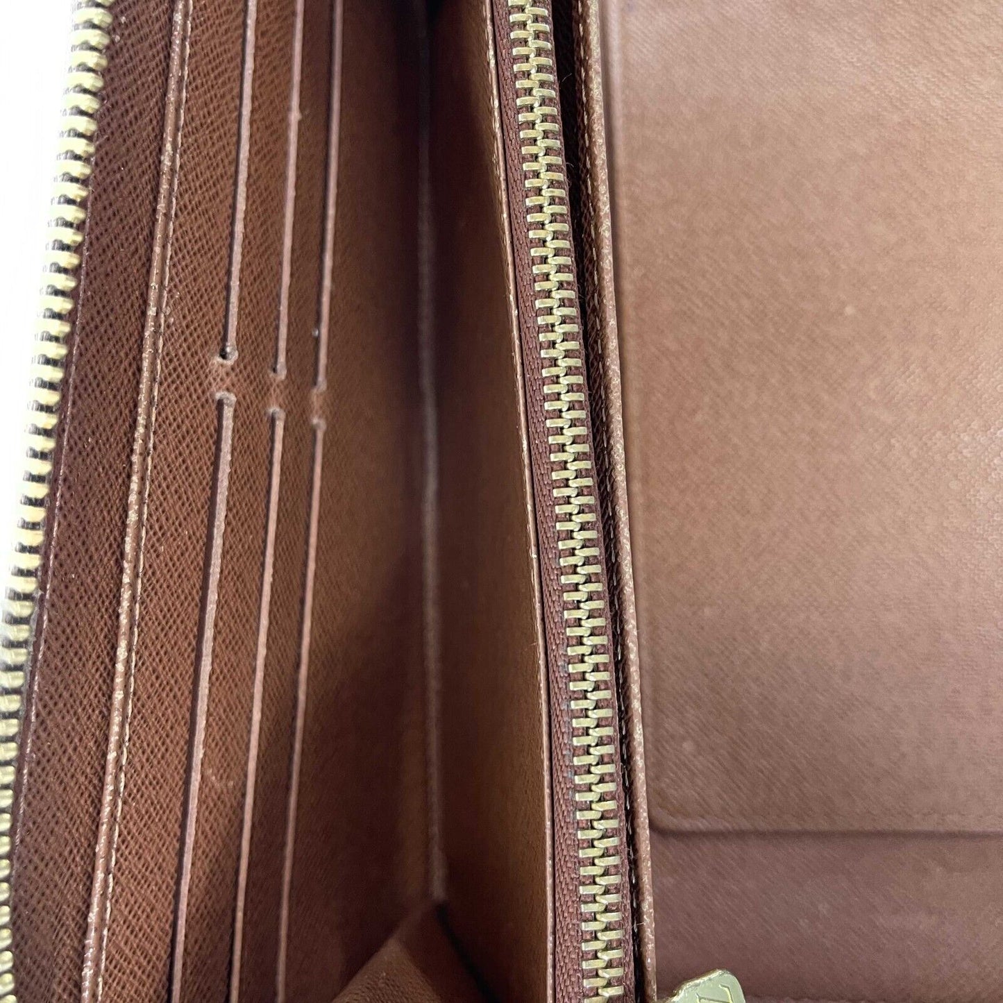 Louis Vuitton - Zippy Organizer Brown Monogram Card Wallet