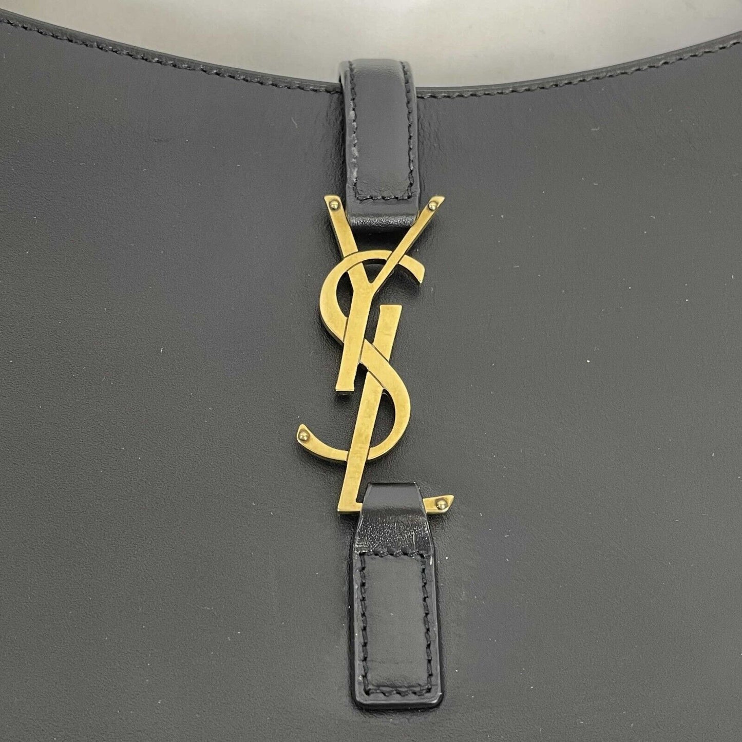 Saint Laurent - YSL - Le 5 À 7 Hobo Bag in Black Smooth Leather - Shoulder Bag