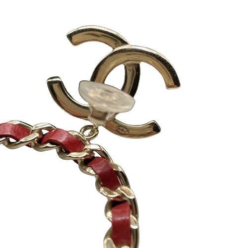 CHANEL - 19K CC Chain Hoop Clip-On - Champagne Gold Quilted Red Earrings