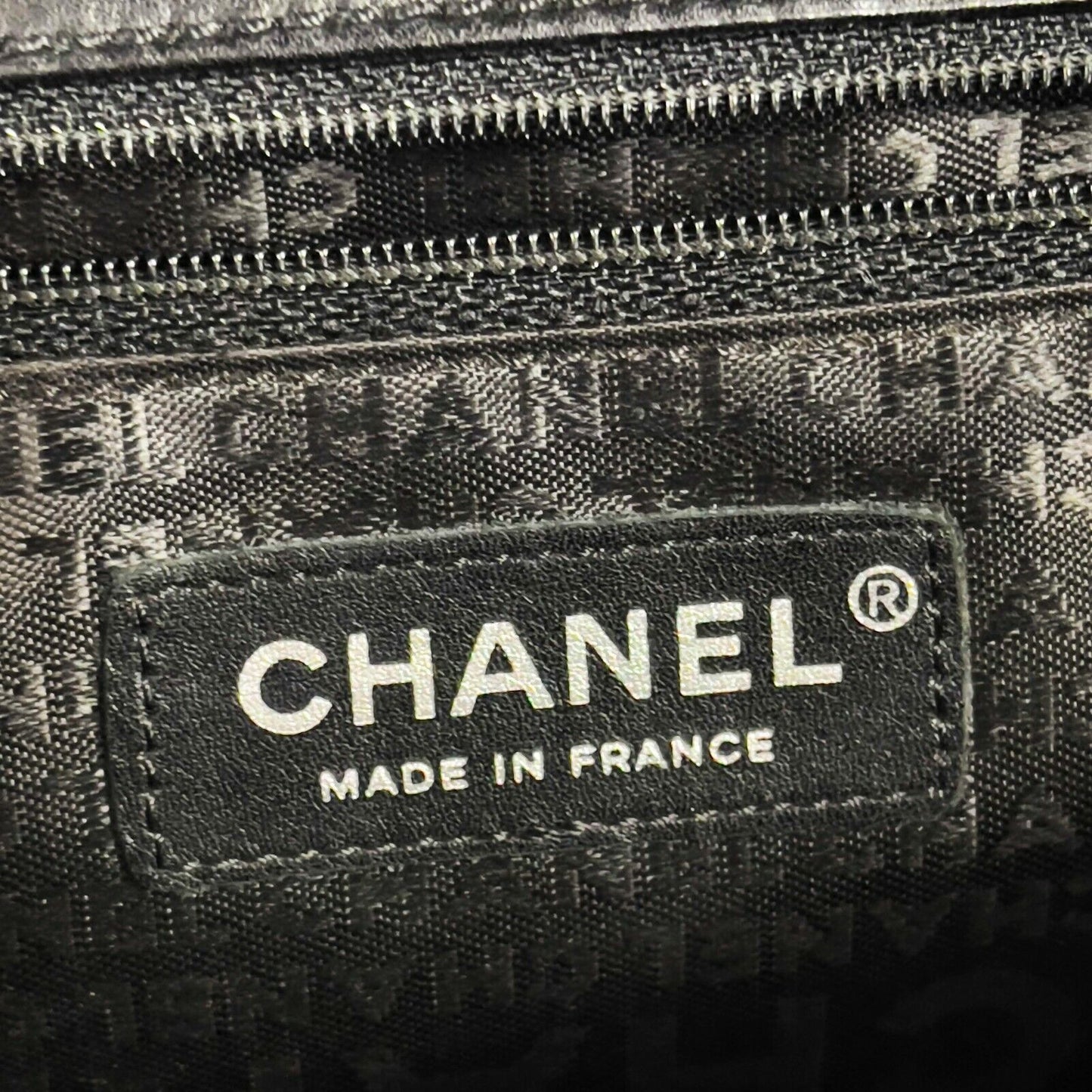 CHANEL 05 Patent Chain Through Flap Bag Quilted - Black / Silver-tone Crossbody