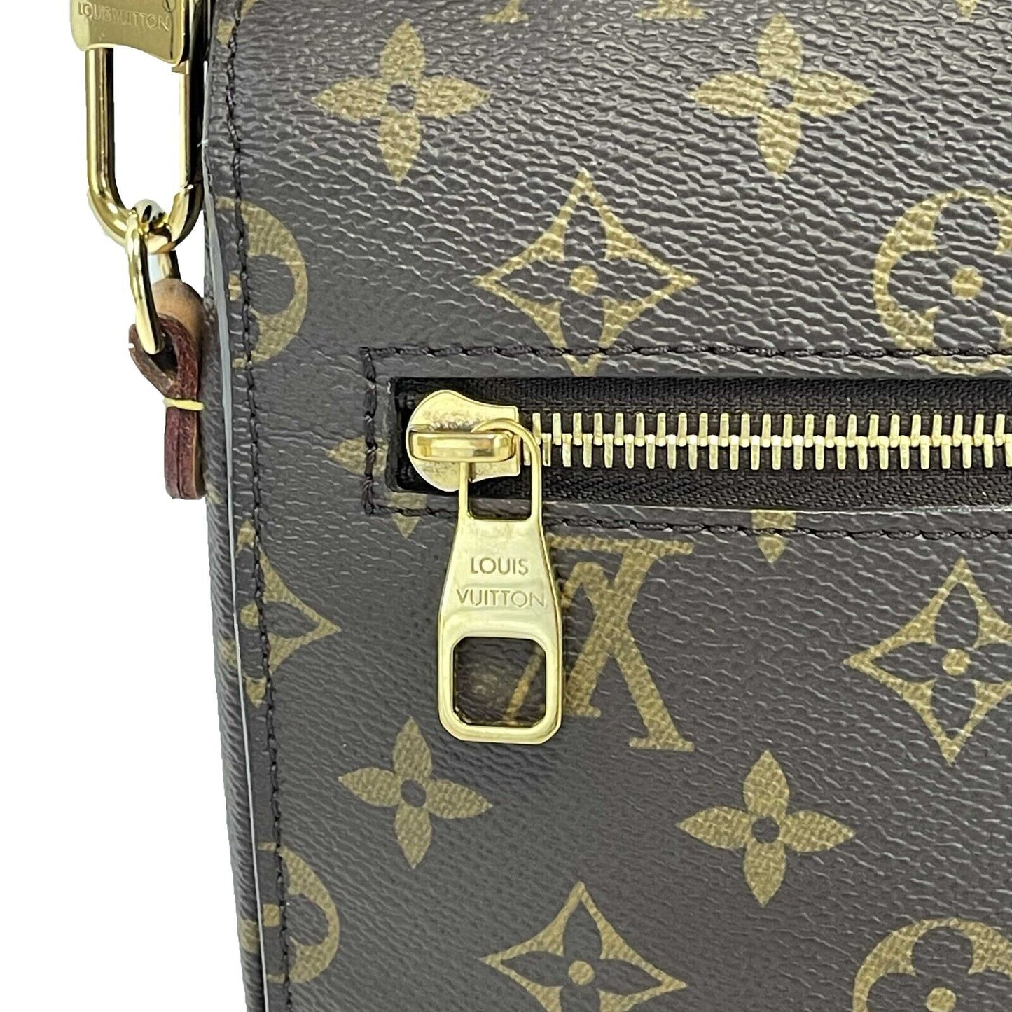 Louis Vuitton Pochette Métis Monogram Canvas Brown Top Handle / Crossbody Strap