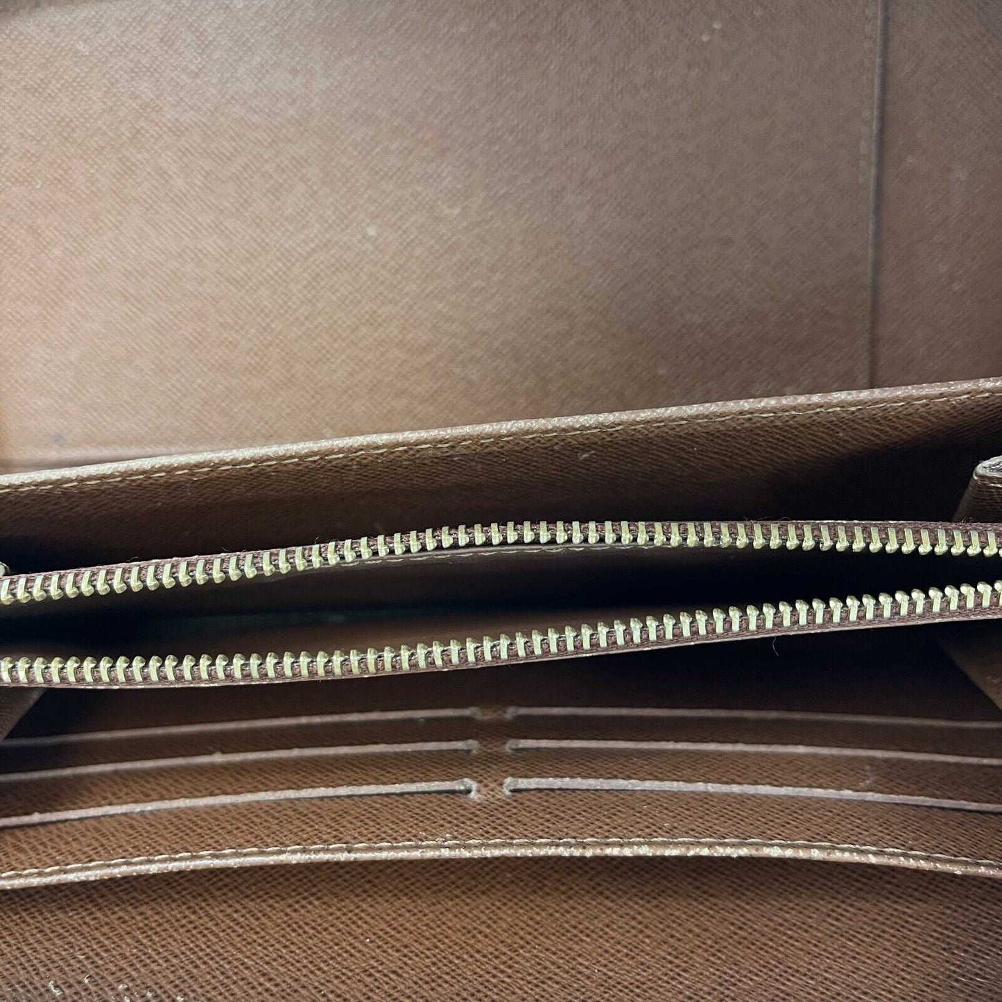 Louis Vuitton - Zippy Organizer Brown Monogram Card Wallet