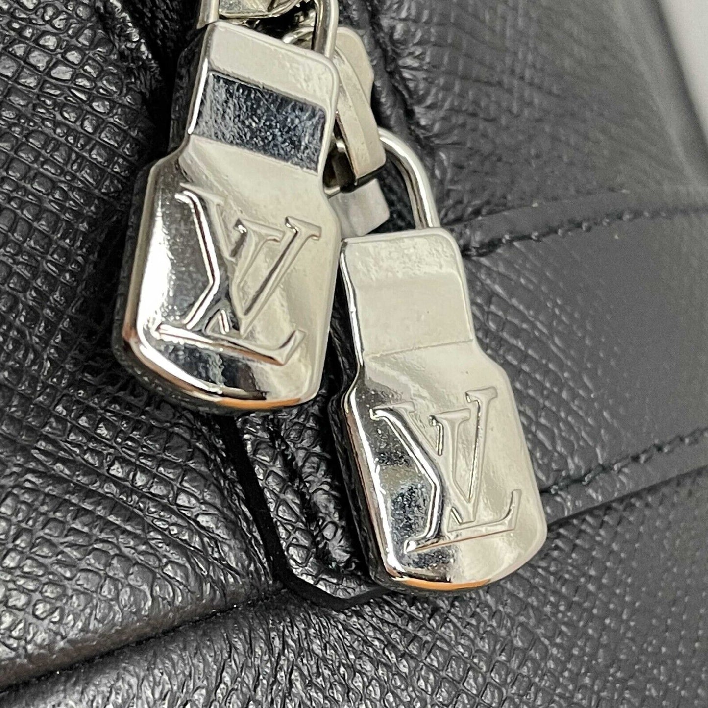 Louis Vuitton Excellent Discovery Backpack Taiga Leather PM Black Handbag