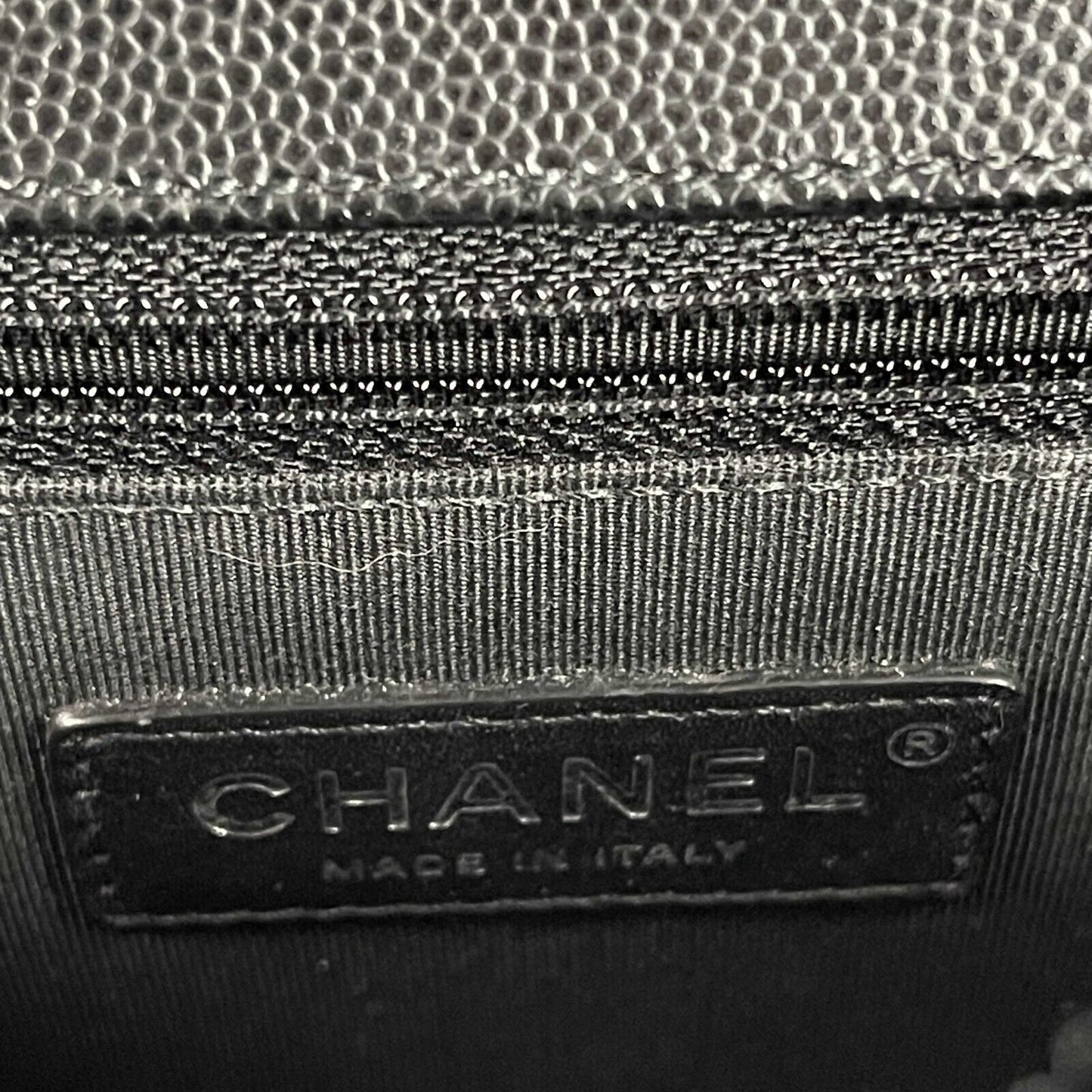 Chanel - CC Boy Flap Quilted Double Stitch New Medium - Black Caviar Leather