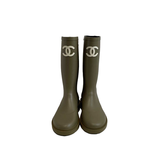 Chanel 22K NIB Army Green Chanel CC Logo Rubber Rain boots 37 US 7 / 6.5