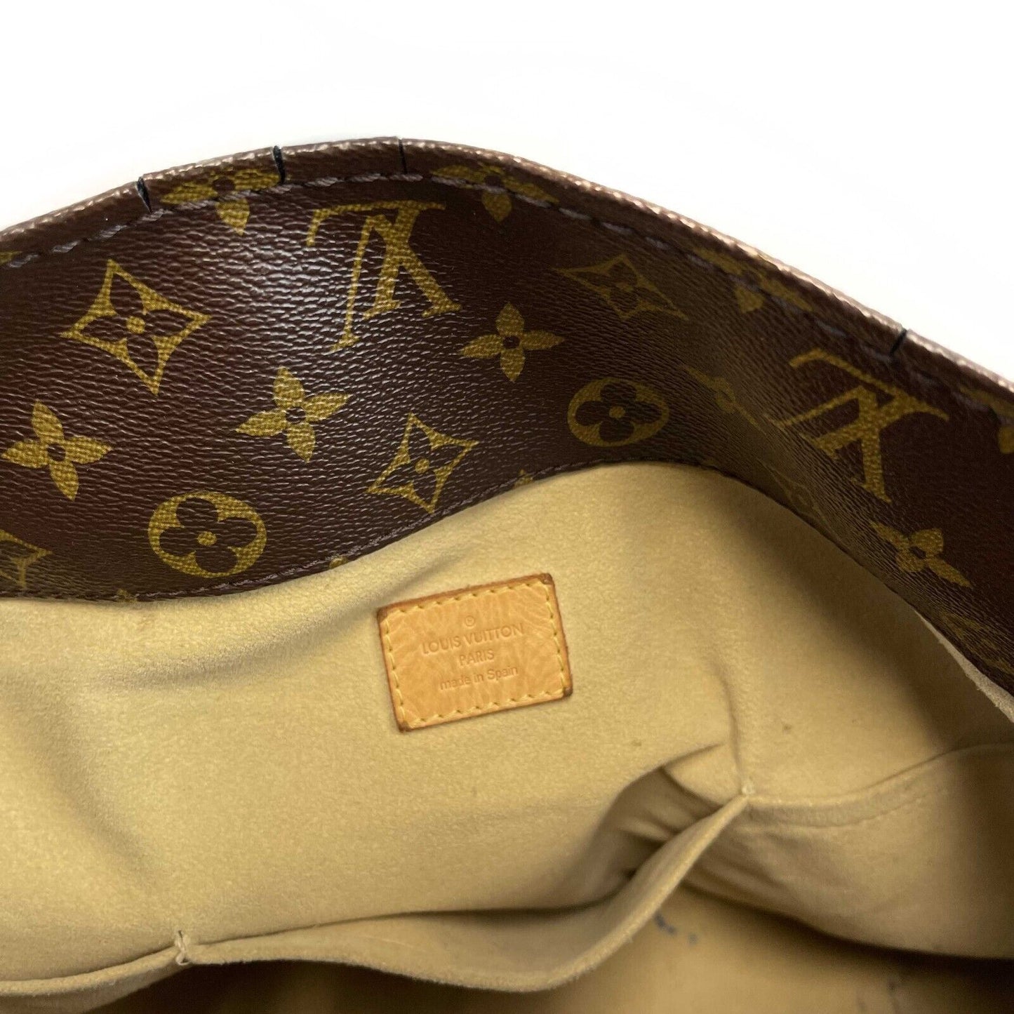 Louis Vuitton - LV Artsy MM - Brown Monogram Shoulder Bag