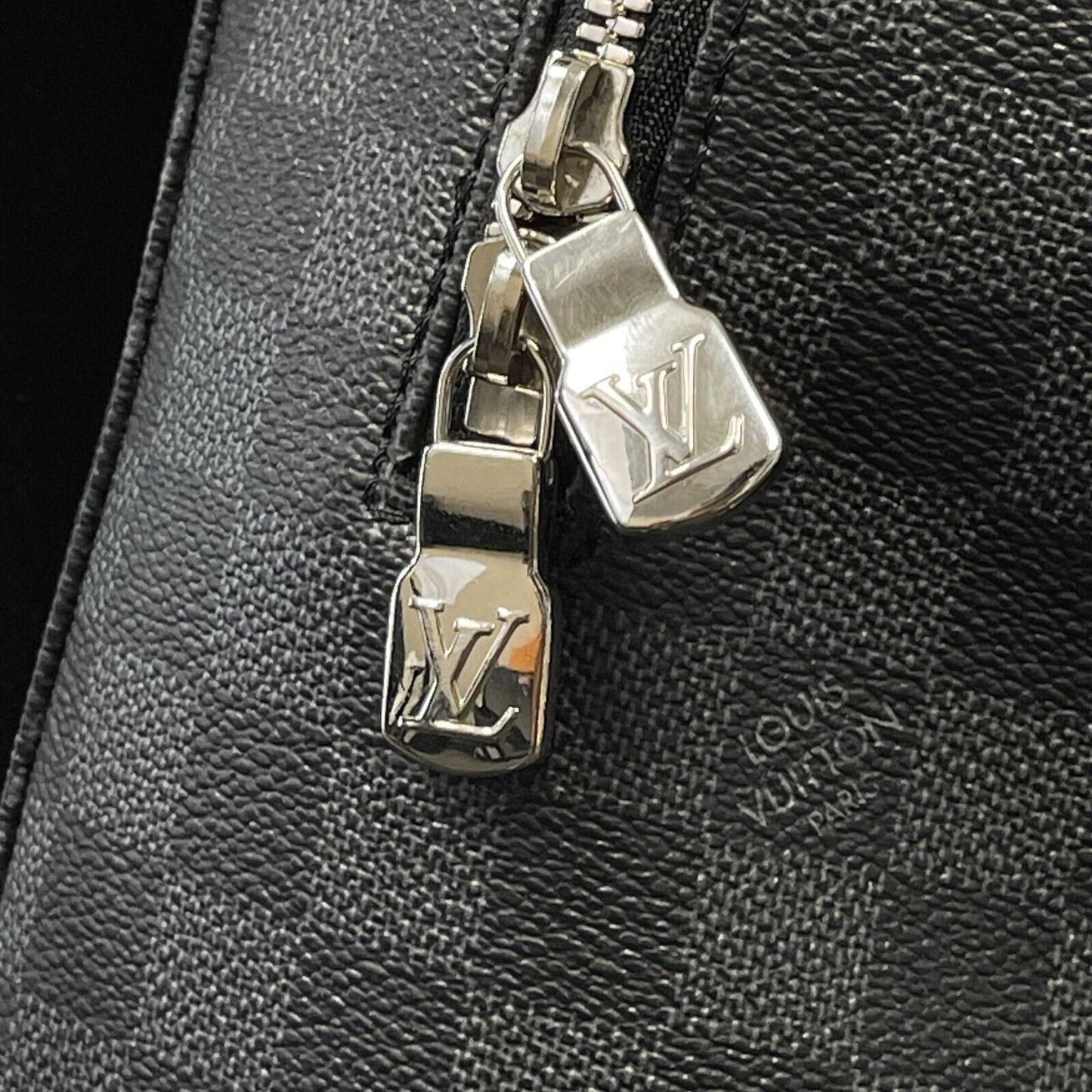 Louis Vuitton - Excellent - Campus Backpack - Gray Damier Graphite 3D Canvas