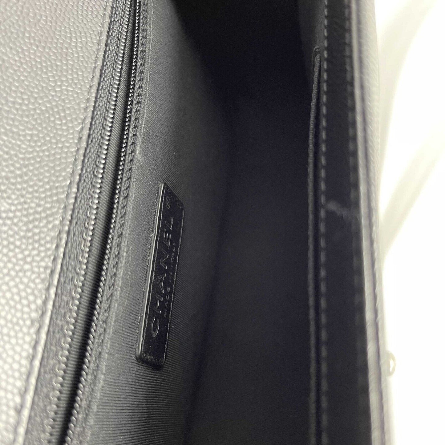 Chanel - CC Boy Flap Quilted Double Stitch New Medium - Black Caviar Leather