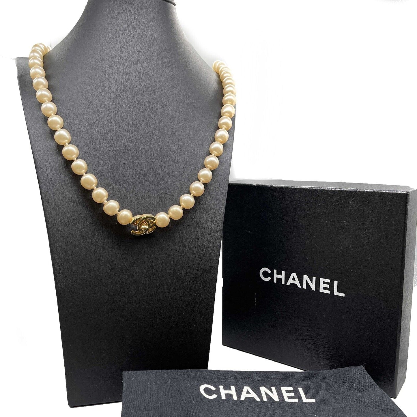 CHANEL - Vintage 96P CC Logo Turn Lock Pearl / Gold Necklace