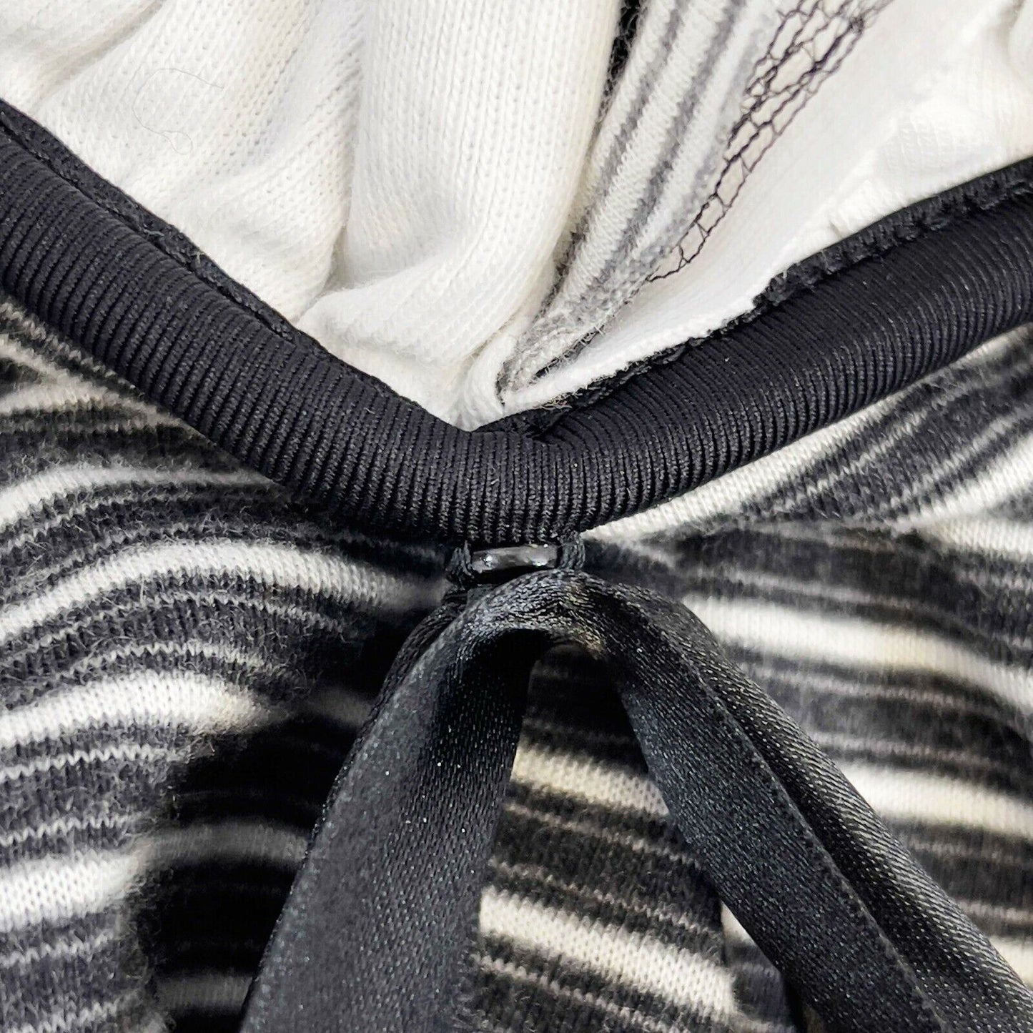 Chanel - 2008 Fall/Winter Grey-White Striped Blouse - Detachable Collar 36 US 4