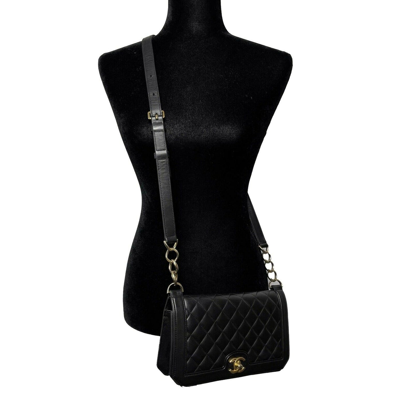 CHANEL - Black Quilted Diamond Flap - CC Calfskin 3 Ring Crossbody