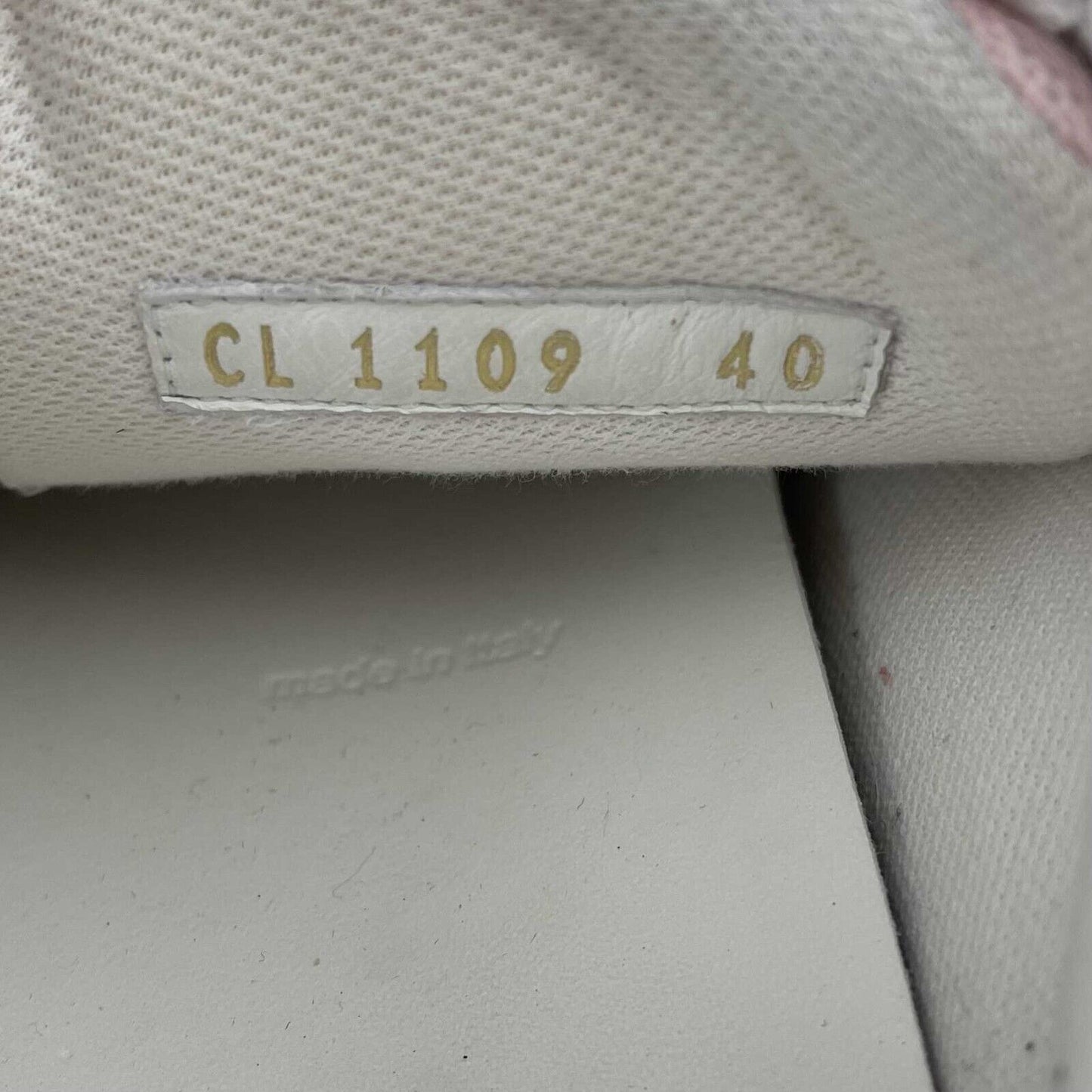 Louis Vuitton - Low Top Sneaker White Pink Suede Run Away - Pink 40 US 10